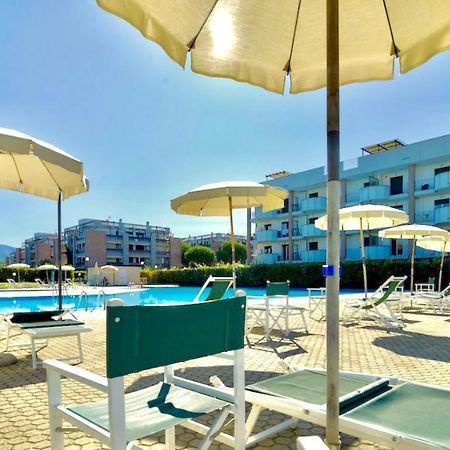 Isa-Apartments 4 Beds In Residence With Swimming-Pool In San Vincenzo, Just 600 Meters From The Sea Eksteriør billede