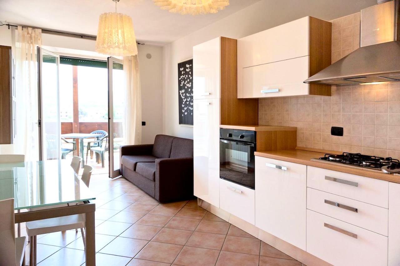 Isa-Apartments 4 Beds In Residence With Swimming-Pool In San Vincenzo, Just 600 Meters From The Sea Eksteriør billede