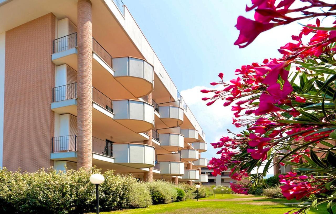 Isa-Apartments 4 Beds In Residence With Swimming-Pool In San Vincenzo, Just 600 Meters From The Sea Eksteriør billede