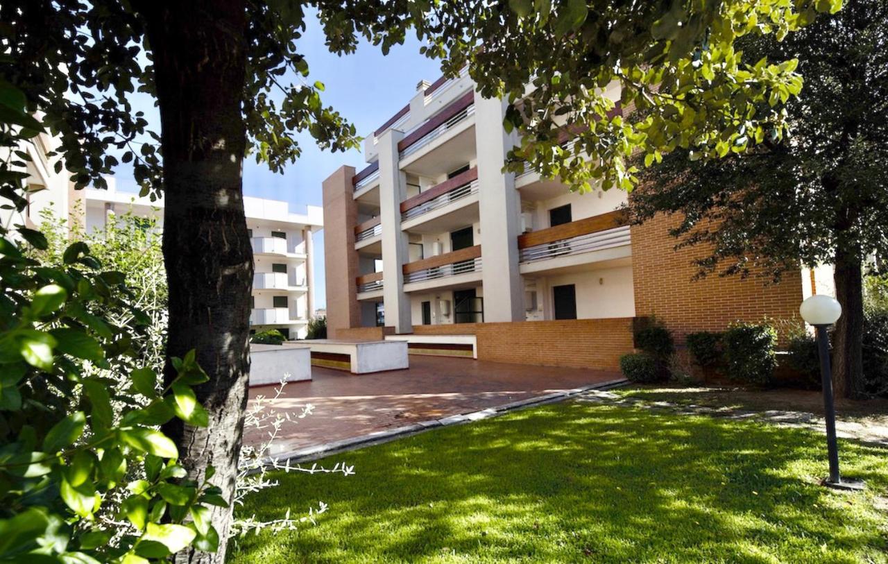 Isa-Apartments 4 Beds In Residence With Swimming-Pool In San Vincenzo, Just 600 Meters From The Sea Eksteriør billede